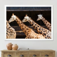 Дизајнрт „Портрет на три жирафи кои работат“ фарма куќа врамена уметност