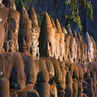 Статуи На Главата На Буда, Храмот Ангкор Ват Комплетно Печатење На Постер